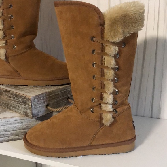 Woman’s size 7 lamo boots - Picture 4 of 7